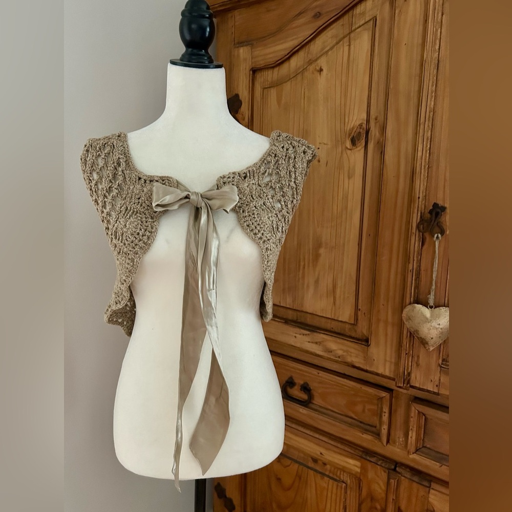 Abercrombie & Fitch cotton shrug. Feeling 2008?
